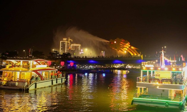 Da Nang startet wieder Tourismus-Tätigkeiten am Abend auf dem Han-Fluss