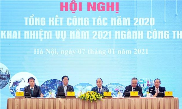 Premierminister Nguyen Xuan Phuc: Vietnam wird Handelsüberschuss mit den USA entschlossen reduzieren