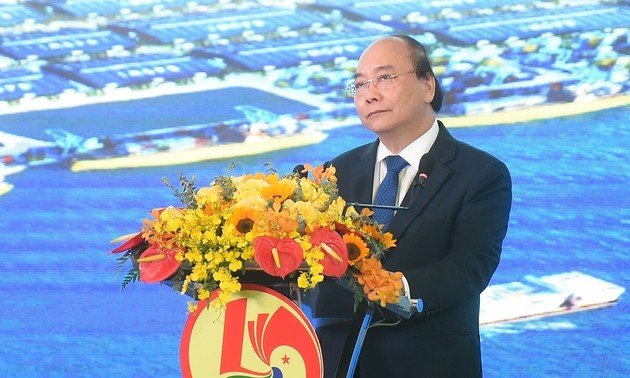 Premierminister Nguyen Xuan Phuc besucht Long An