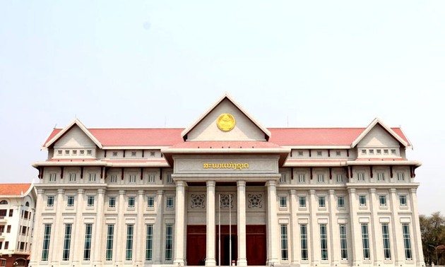 Vietnam übergibt das neue Parlamentsgebäude an Laos
