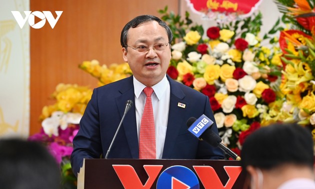Übergabe der Entscheidung zur Ernennung des Intendanten der Stimme Vietnams
