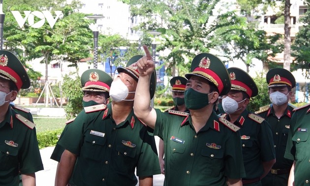 Delegation der Regierung und des Verteidigungsministeriums ermutigt Epidemiebekämpfungskräfte in Ho-Chi-Minh-Stadt