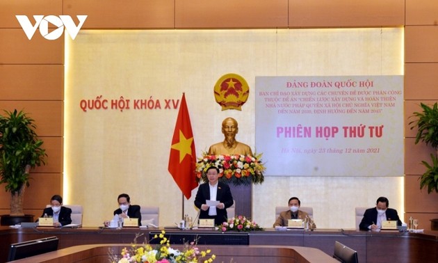 Parlamentspräsident Vuong Dinh Hue: Professionalität der Abgeordneten verbessern