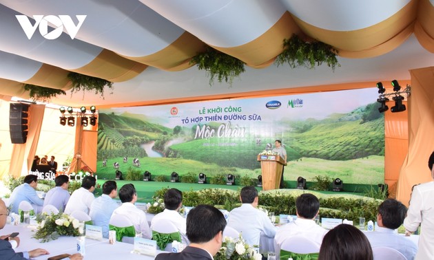 Premierminister Pham Minh Chinh nimmt am Baustart des Komplexes Milch-Paradies Moc Chau teil