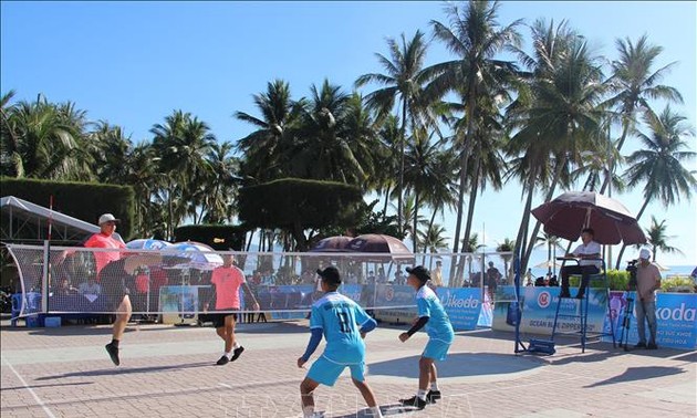 Mehr als 200 Sportler beteiligen sich an Beach-Federfußballmeisterschaft 2022