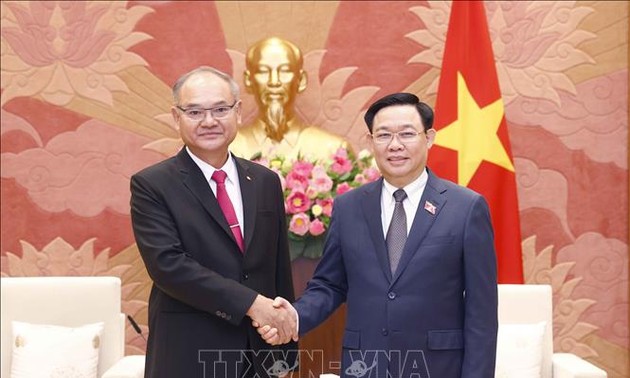 Der Parlamentspräsident empfängt den Vizepräsidenten des thailändischen Senats