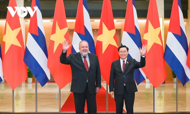 Parlamentspräsident Vuong Dinh Hue empfängt Kubas Premierminister Manuel Marrero Cruz