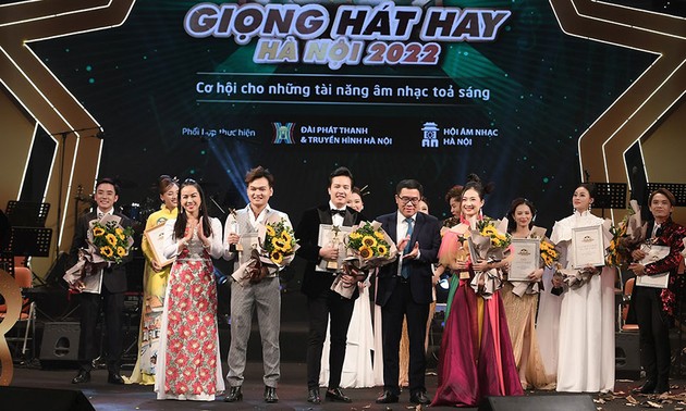 Hong Phong, Minh Hang und Van Duong gewinnen den Wettbewerb „Schöne Gesangsstimme Hanois 2022“