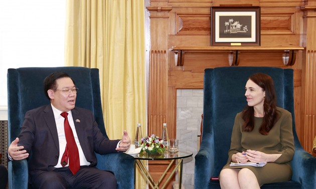 Parlamentspräsident Vuong Dinh Hue trifft Neuseelands Premierministerin Jacinda Ardern