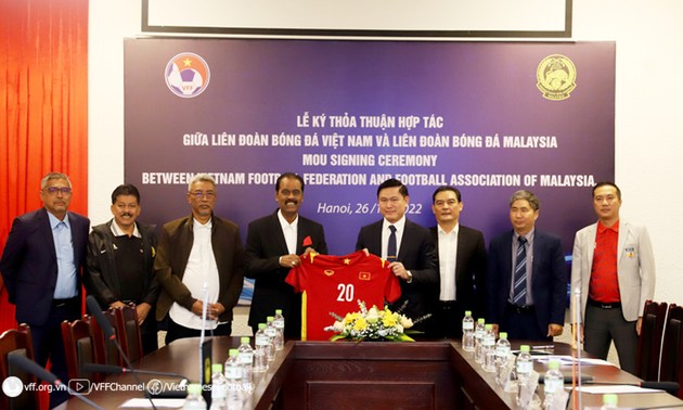 Vietnam und Malaysia kooperieren in Ausbildung von Schiedsrichtern und Juniorenfußball