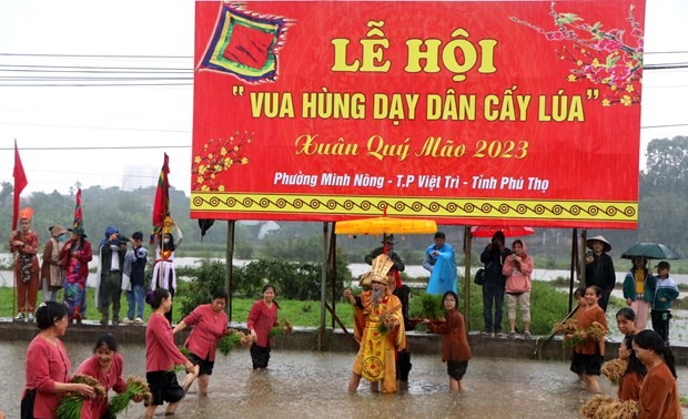 Das Fest “Hung-Könige lehren Bewohnern den Reisanbau”