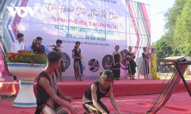 Brokat-Festival in Kon Tum