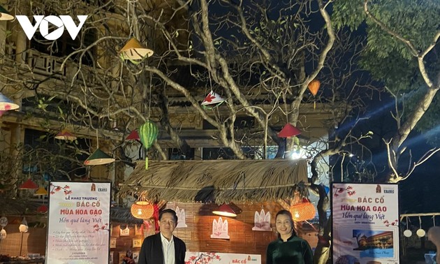 Touren „Bac Co – Saison des roten Seidenwollbaums” in Hanoi