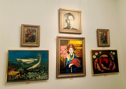 Bilder des Malers Le Quang im Kunstmuseum ausgestellt