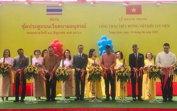 Einweihung des ersten vietnamesischen Begrüßungstors in Thailand