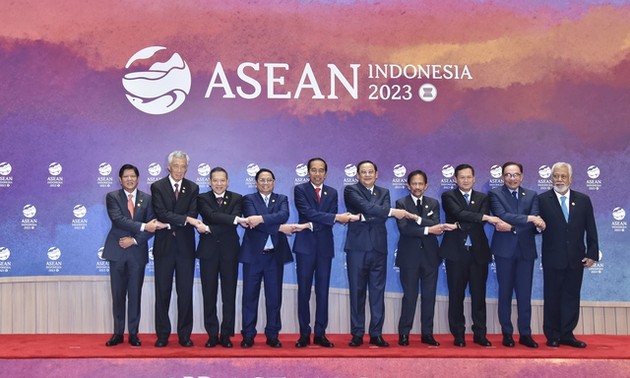 Pham Minh Chinh beendet seine Dienstreise für den 43. ASEAN-Gipfel