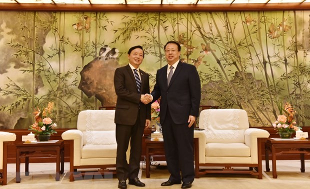 Vize-Premierminister Tran Hong Ha trifft Bürgermeister von Shanghai Gong Zheng