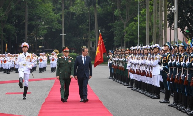 Vietnam und Frankreich verstärken Verteidigungszusammenarbeit