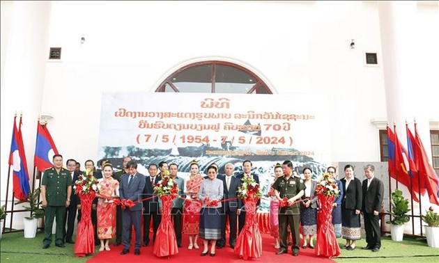 Fotoausstellung in Laos über den Dien-Bien-Phu-Sieg