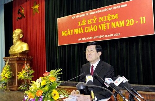 Upacara peringatan Hari Guru Vietnam di Akademi Politik dan Administrasi Nasional Ho Chi Minh