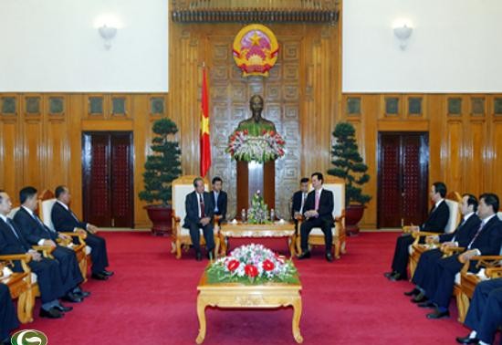 PM Vietnam, Nguyen Tan Dung menerima delegasi tingkat tinggi Laos