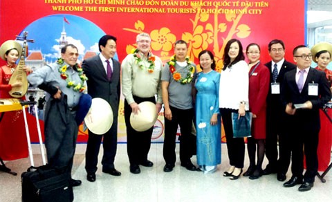  Rombongan wisatawan mancanegara pertama datang di Vietnam pada 2013