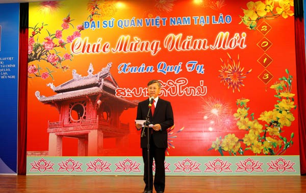 Kedutaan Besar Vietnam untuk Laos mengadakan acara penyambutan Tahun baru