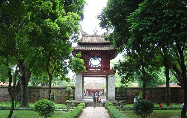 Kuil Sastra Van Mieu-Quoc Tu Giam menyambut Piagam Pengakuan Situs Peninggalan nasional khusus