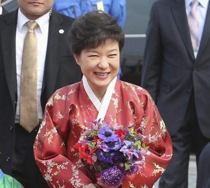 Kira-kira 80 % warga Republik Korea percaya pada Presiden baru Park Geun-hye