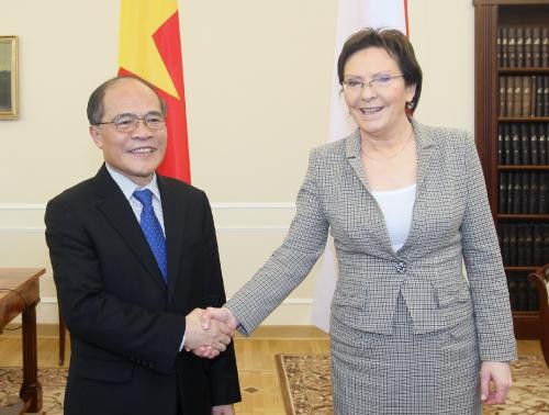 Ketua MN Vietnam, Nguyen Sinh Hung melakukan kunjungan resmi di Polandia
