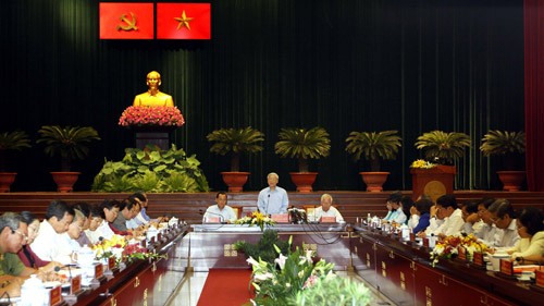 Sekjen KS PKV Nguyen Phu Trong melakukan kunjungan kerja di kota Ho Chi Minh