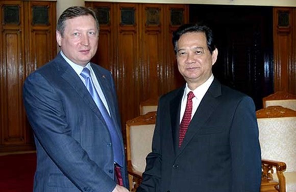 PM Nguyen Tan Dung menerima Direktur Jenderal Grup Migas Rusia