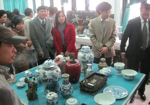 Pertemuan dan lelang barang antik sehubungan dengan Musim Semi 2014 di provinsi Nam Dinh