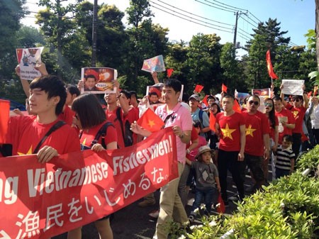 Orang Vietnam di seluruh dunia memprotes Tiongkok melanggar kedaulatan Vietnam