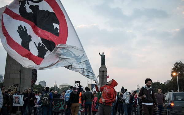 Mesir: Pendukung Morsi melakukan demonstrasi sehubungan dengan peringatan setahun terjadinya gejolak politik