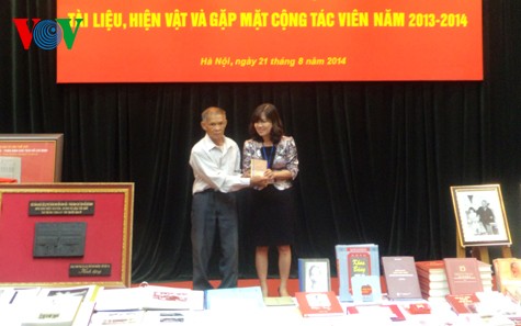 Museum Ho Chi Minh menerima benda-benda pemberian perseorangan dan kolektif