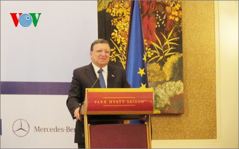 Ketua Komisi Eropa melakukan kunjungan kerja di kota Ho Chi Minh