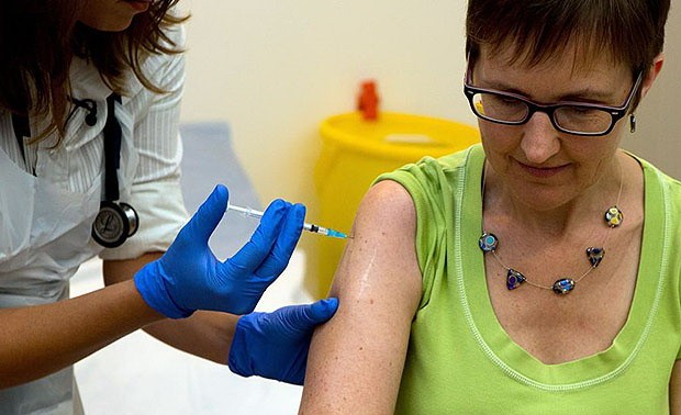 Inggris melakukan uji coba vaksin anti Ebola pada manusia