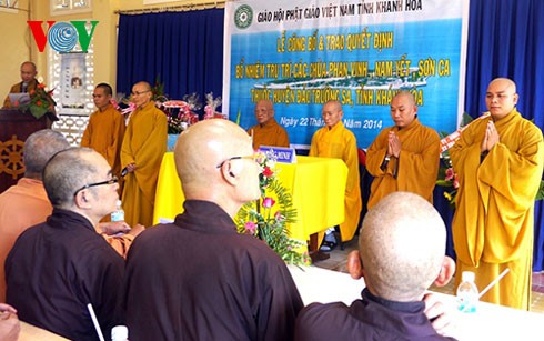 Ada lagi 5 biarawan berangkat ke kabupaten pulau Truong Sa untuk urusan agama
