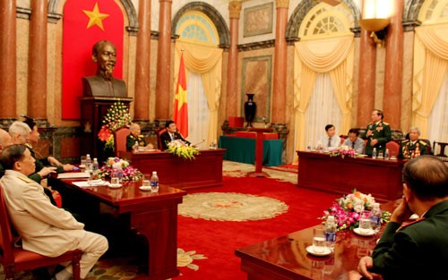Presiden Vietnam, Truong Tan Sang melakukan pertemuan dengan para veteran perang dari Divisi 1 yang heroik
