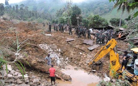 Kira-kira 100 orang tewas dalam tanah longsor di Srilanka