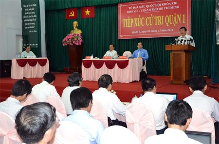 Presiden Vietnam, Truong Tan Sang melakukan kontak dengan para pemilih distrik 4, kota Ho Chi Minh
