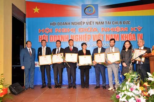 Asosiasi Badan usaha Vietnam di Republik Federasi Jerman melakukan evaluasi sementara aktivitas di sela masa bakti
