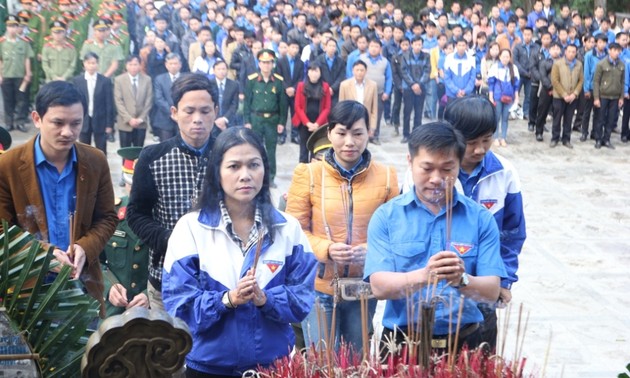Pemuda provinsi Quang Tri berterima kasih kepada para martir