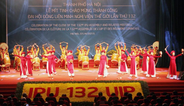 Rapat umum menyambut suskesnya IPU-132 di kota Hanoi
