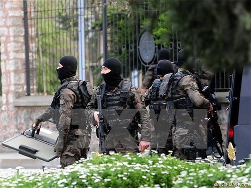 Turki membebaskan kira-kira 300 serdadu yang terlibat dengan intrik kudeta