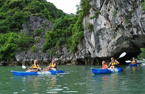 Memperkenalkan sepintas lintas tentang olahraga mengayuh kayak di Vietnam