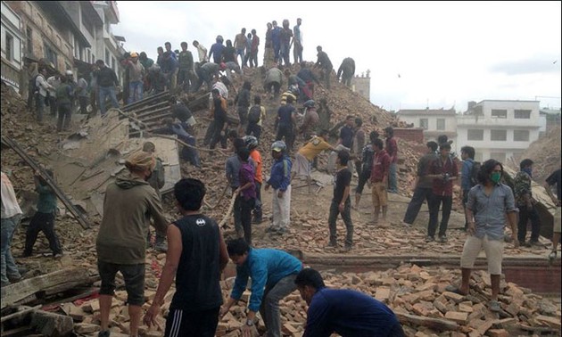 Nepal: Jumlah orang yang tewas akibat gempa bumi telah mencapai  kira-kira 7.000 orang