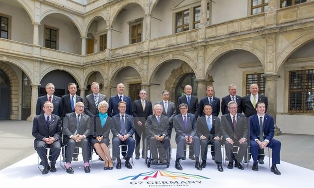 Topik tentang Yunani meliputi hari kerja pertama Konferensi Menteri Keuangan G7
