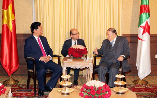  Vietnam ingin memperkuat hubungan persahabatan dan kerjasama di banyak bidang dengan Aljazair